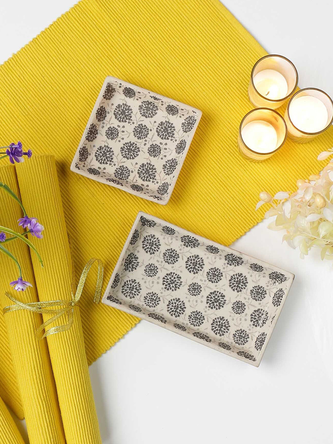 MIAH Decor Set Of 2 Cream-Coloured & Black Flowers Printed Ceramic Platters