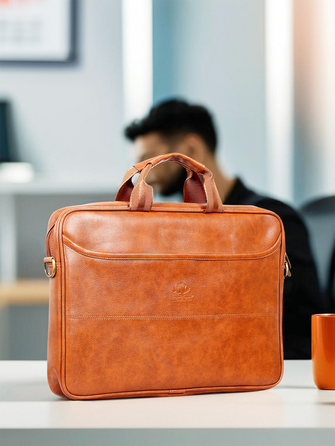 THE CLOWNFISH Divine Tan Leather 15.6 inch Laptop Messenger Bag