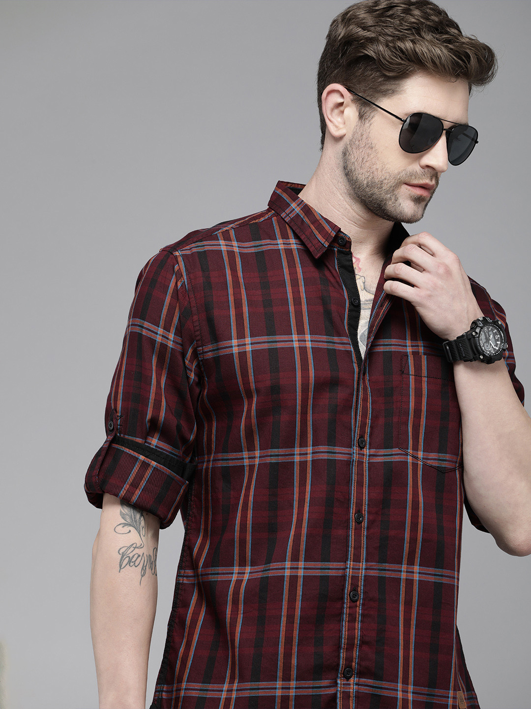 Roadster Men Burgundy & Black Slim Fit Tartan Checked Pure Cotton Sustainable Casual Shirt