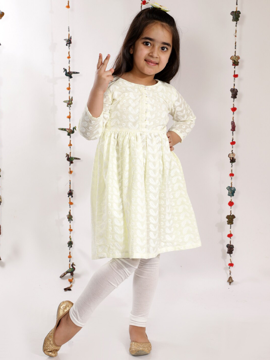 VASTRAMAY Girls Yellow Paisley Embroidered Pure Cotton Kurta with Leggings