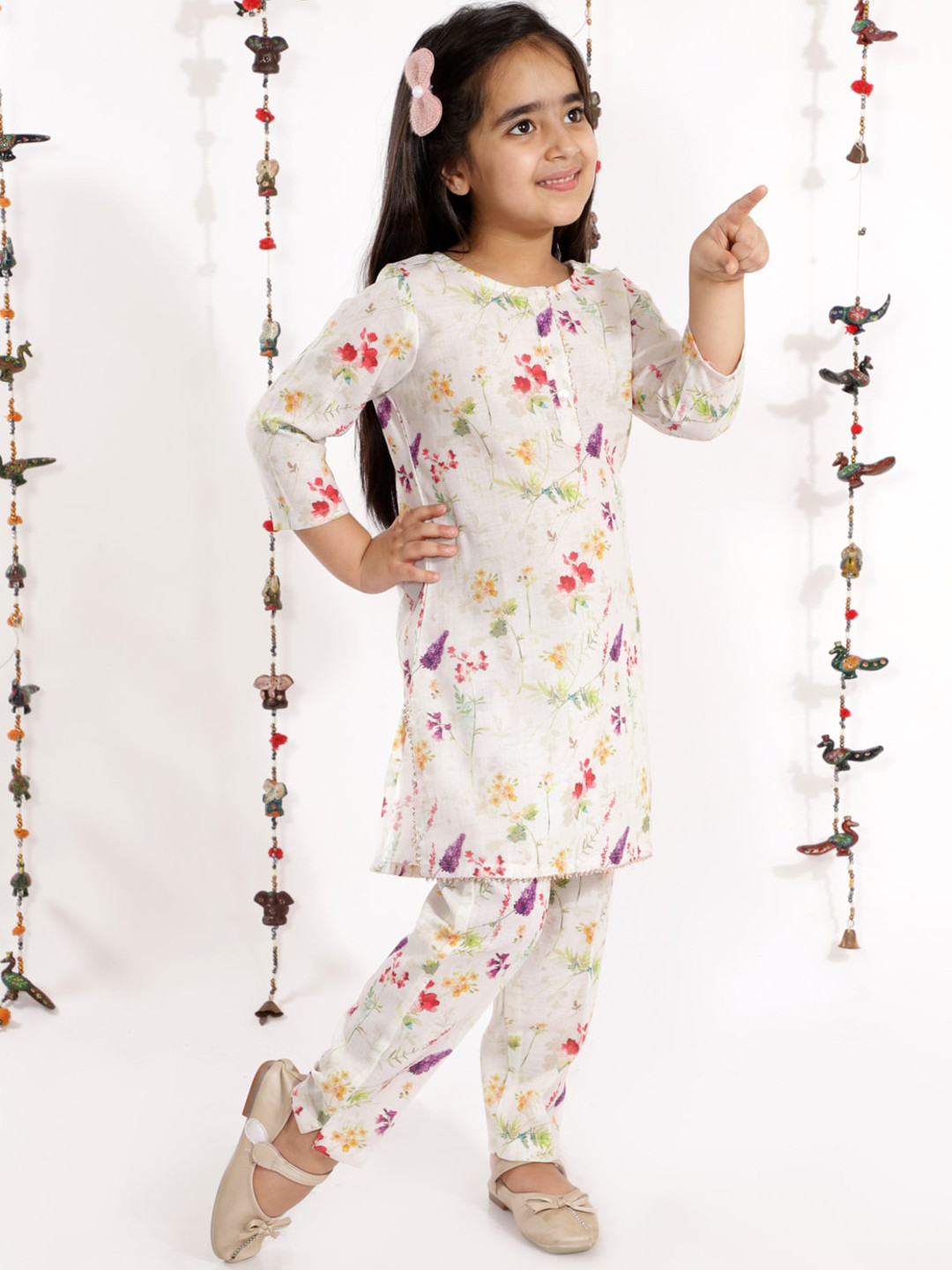 VASTRAMAY Girls Multicoloured Floral Printed Kurta with Trousers