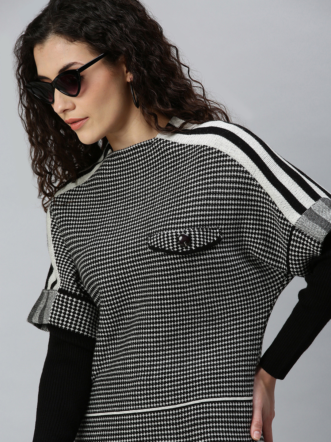 Campus Sutra Women Black & White Self Designed Pullover Sweater