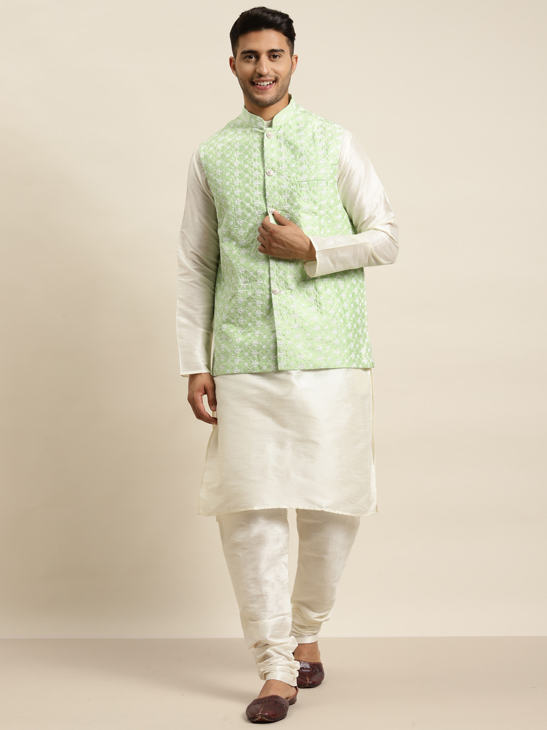 SOJANYA Men Off White Solid Kurta with Churidar & Chikankari Nehru Jacket