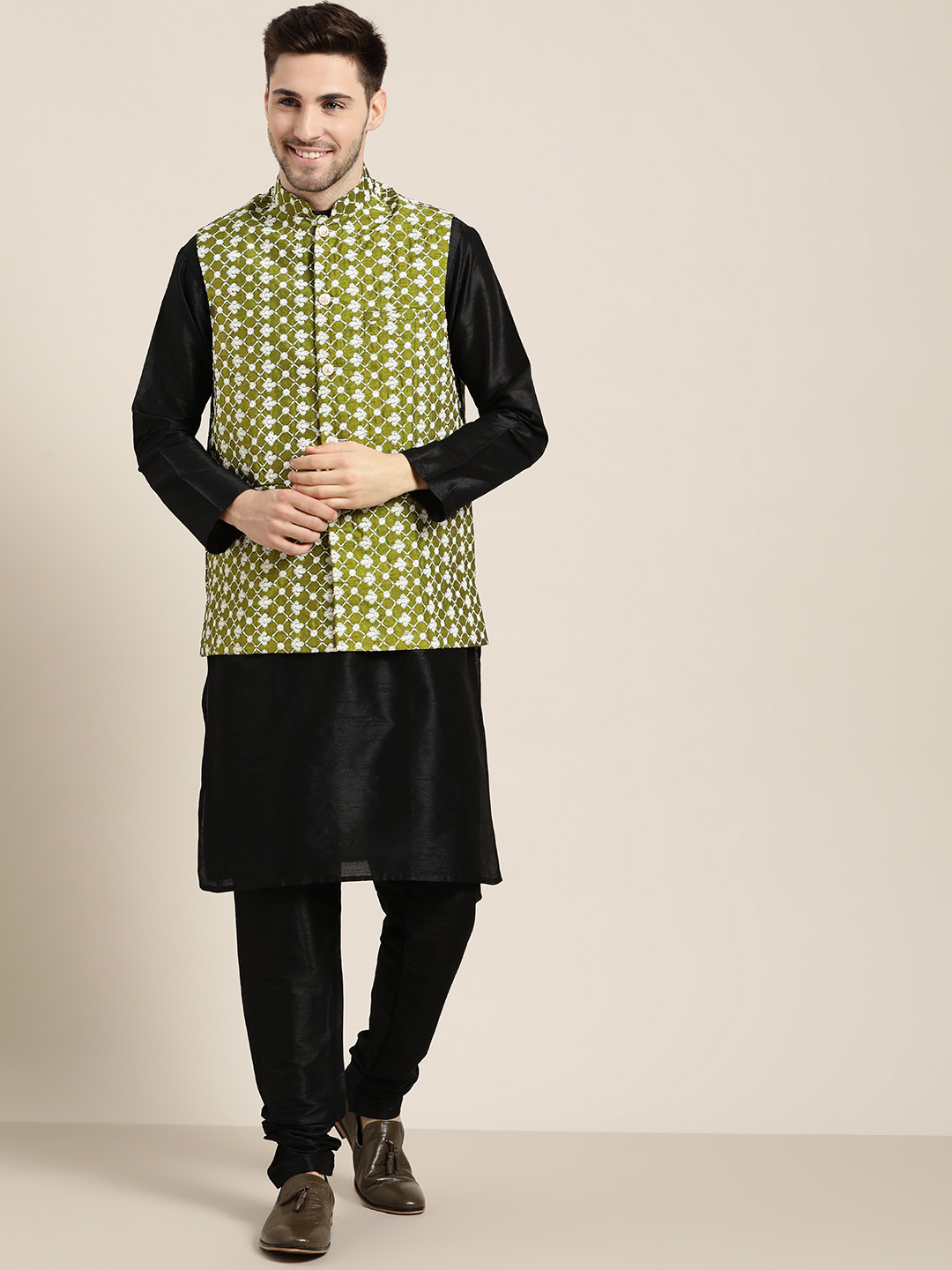SOJANYA Men Black Solid Kurta Set with Nehru Jacket