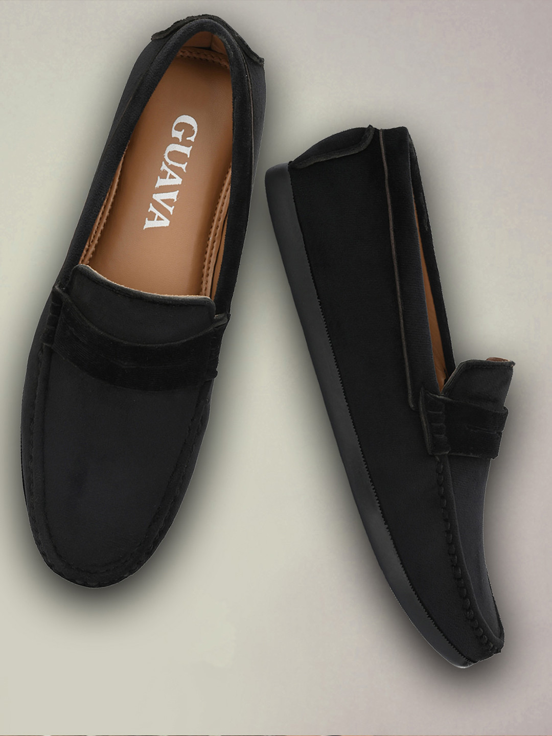 Guava Men Black Solid Velvet Loafers
