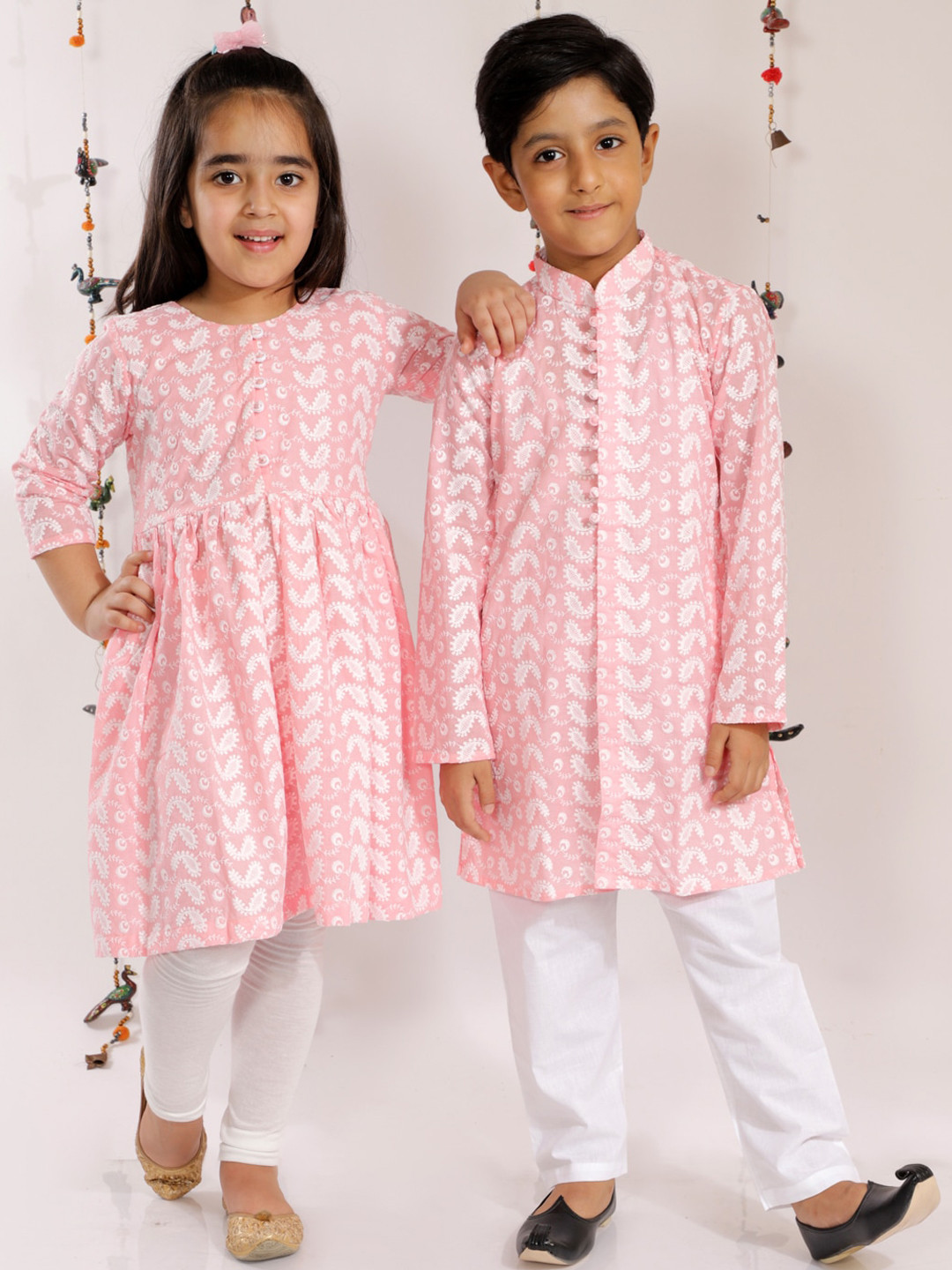 VASTRAMAY Girls Pink & White Pure Cotton Anarkali Kurti and Leggings