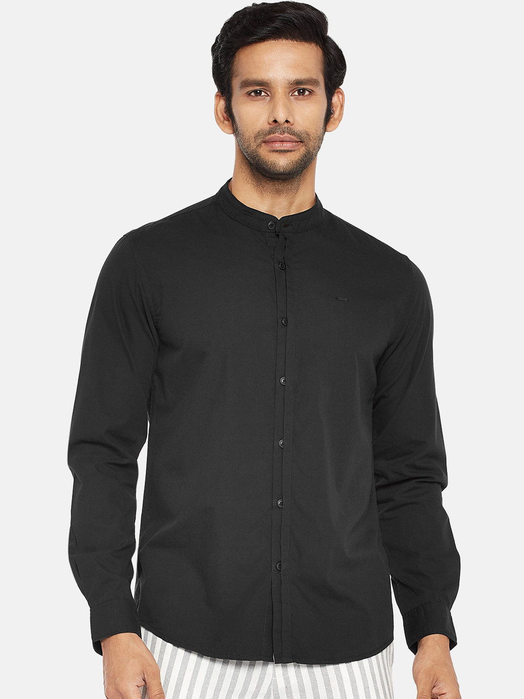 People Men Black Solid Slim Fit Casual Shirt