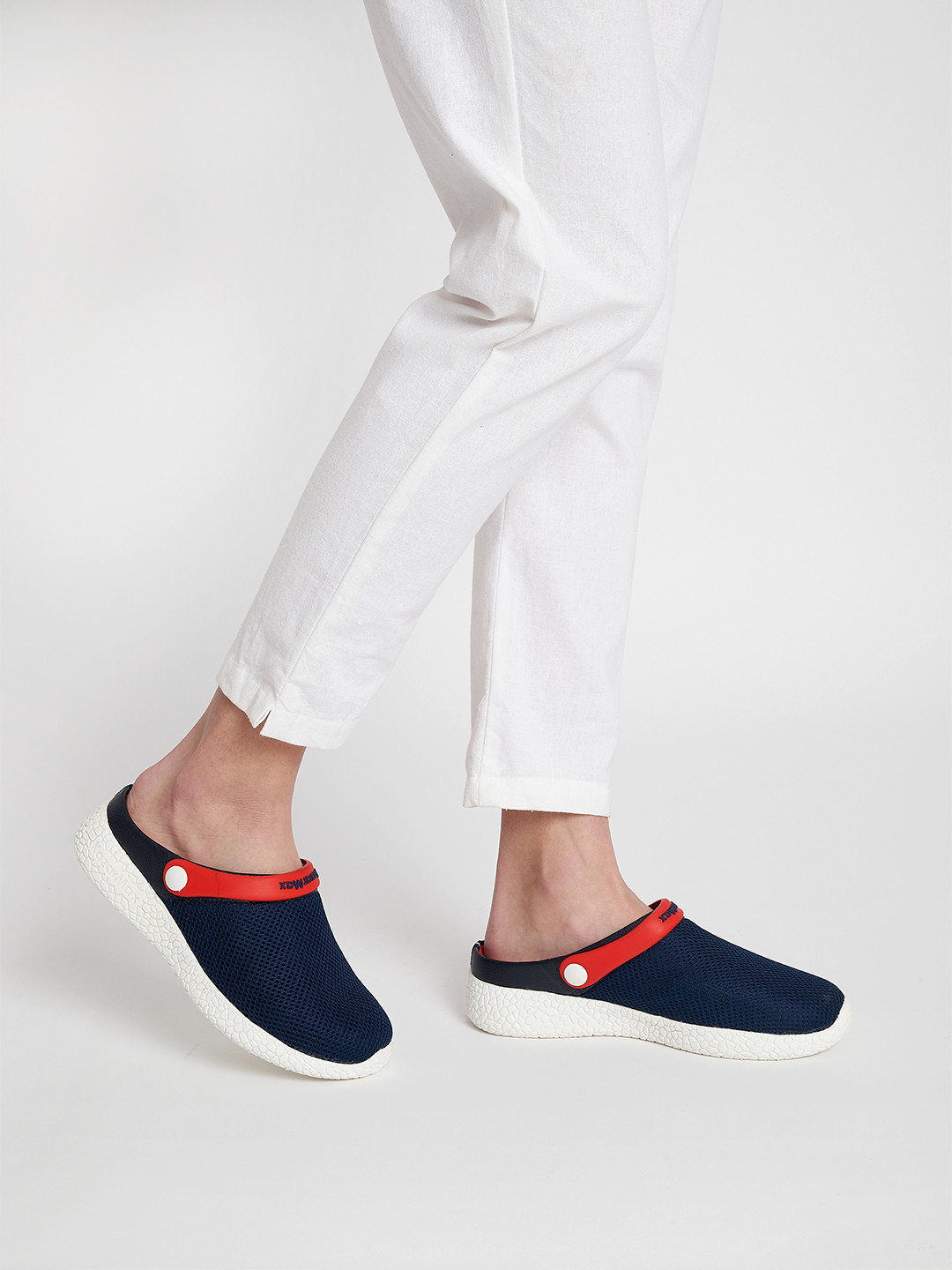 KazarMax Girls Navy Blue & Red Self Design Clogs