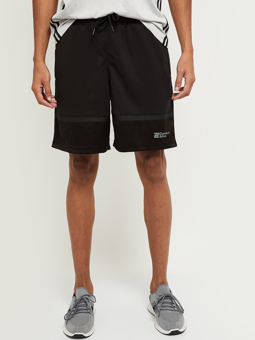 max Men Black Solid Sports Shorts