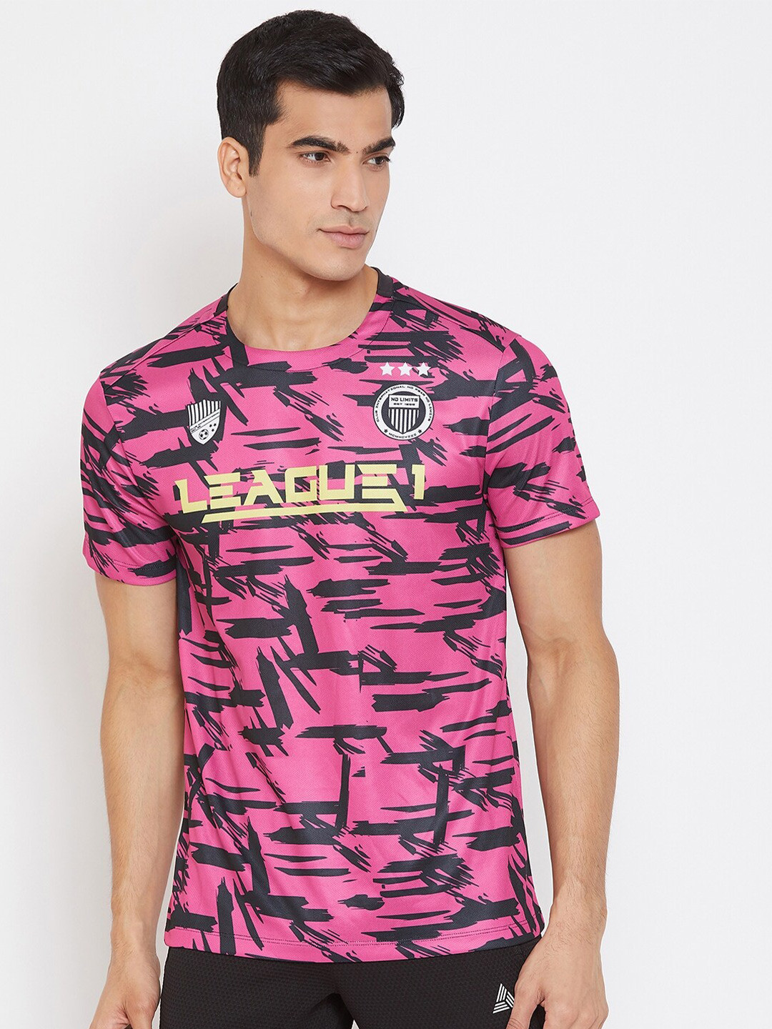 ATHLISIS Men Pink and Black Abstract Printed Slim Fit Football T-shirt