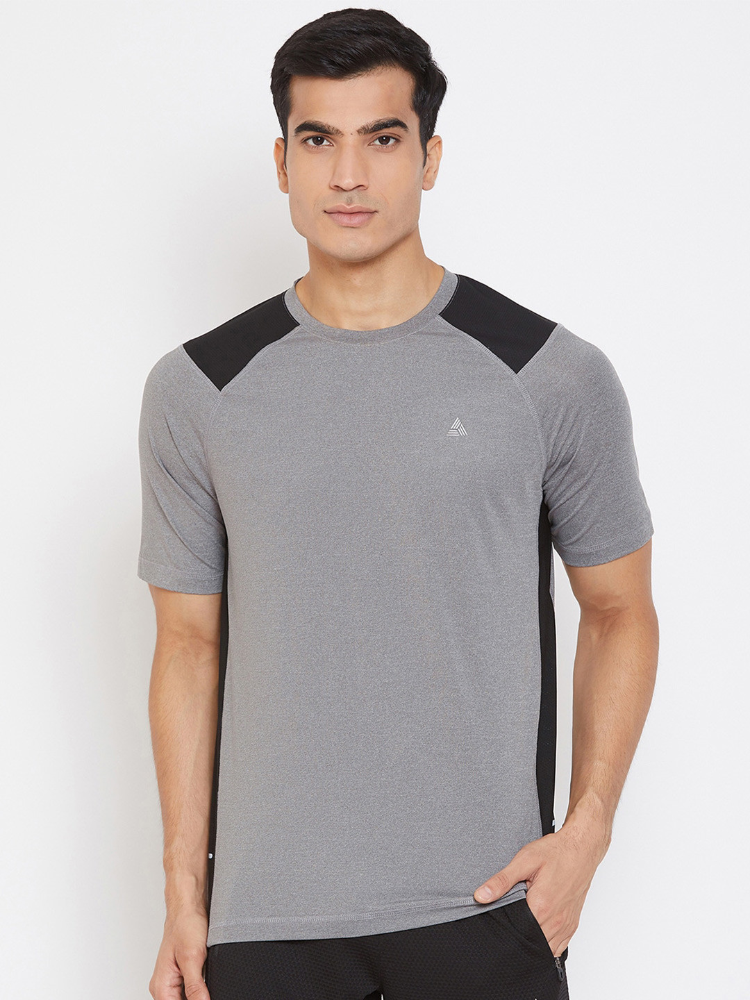ATHLISIS Men Grey and Black Slim Fit Training T-shirt