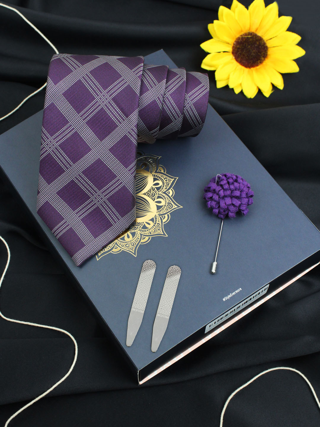 PELUCHE Men Purple Checked Broad Tie with Lapel Pin & Collar Stand