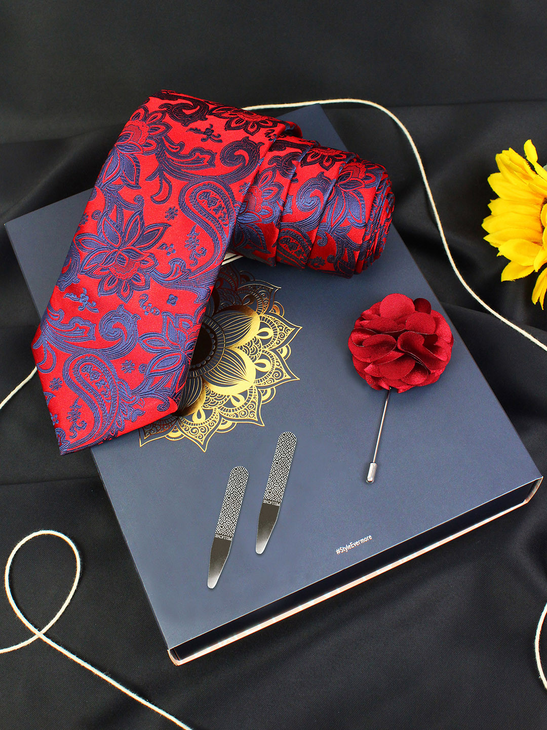 PELUCHE Men Red & Black Woven Design Broad Tie with Brooch & Collar Stay