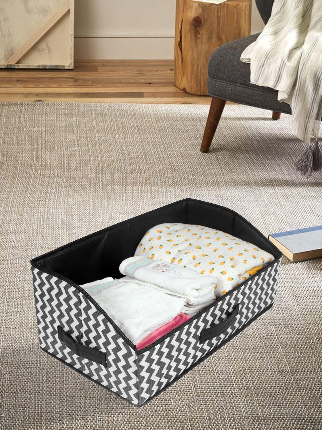 prettykrafts White & Black Chevron Printed Closet Shelf Organizer