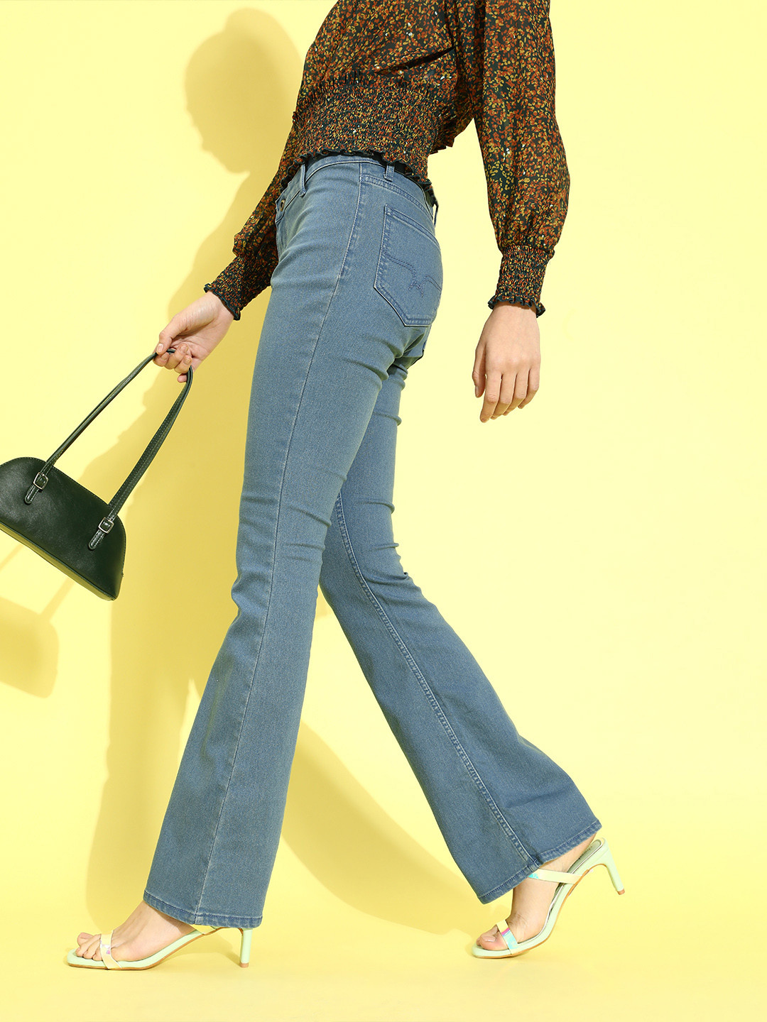 Roadster Women Stunning Blue High-Rise Bootcut Stretchable Jeans