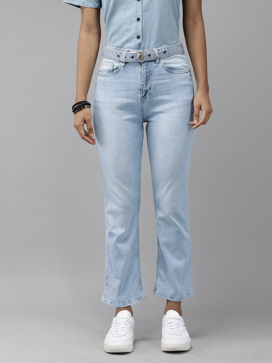 Roadster Women Blue Straight Fit Mid-Rise Clean Look Cropped Jeans With A Belt