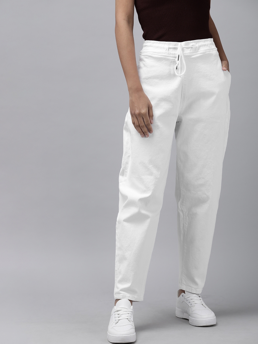 Fashion white jogger jeans