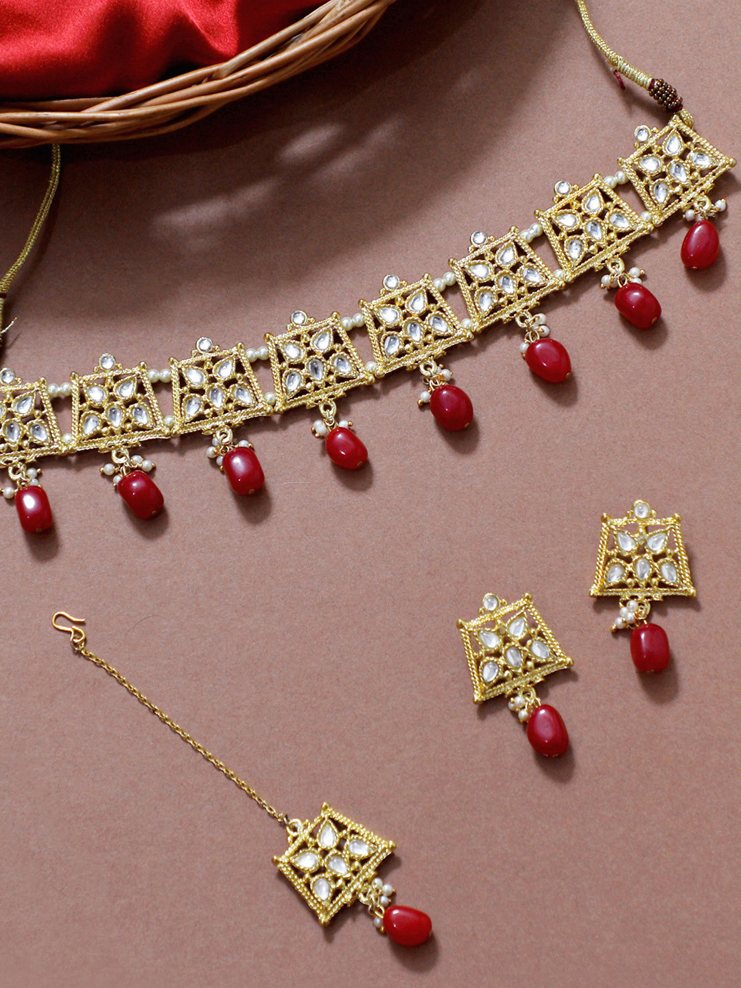 KARATCART Gold-Plated White Kundan-Studded & Red & White Beaded Handcrafted Jewellery Set
