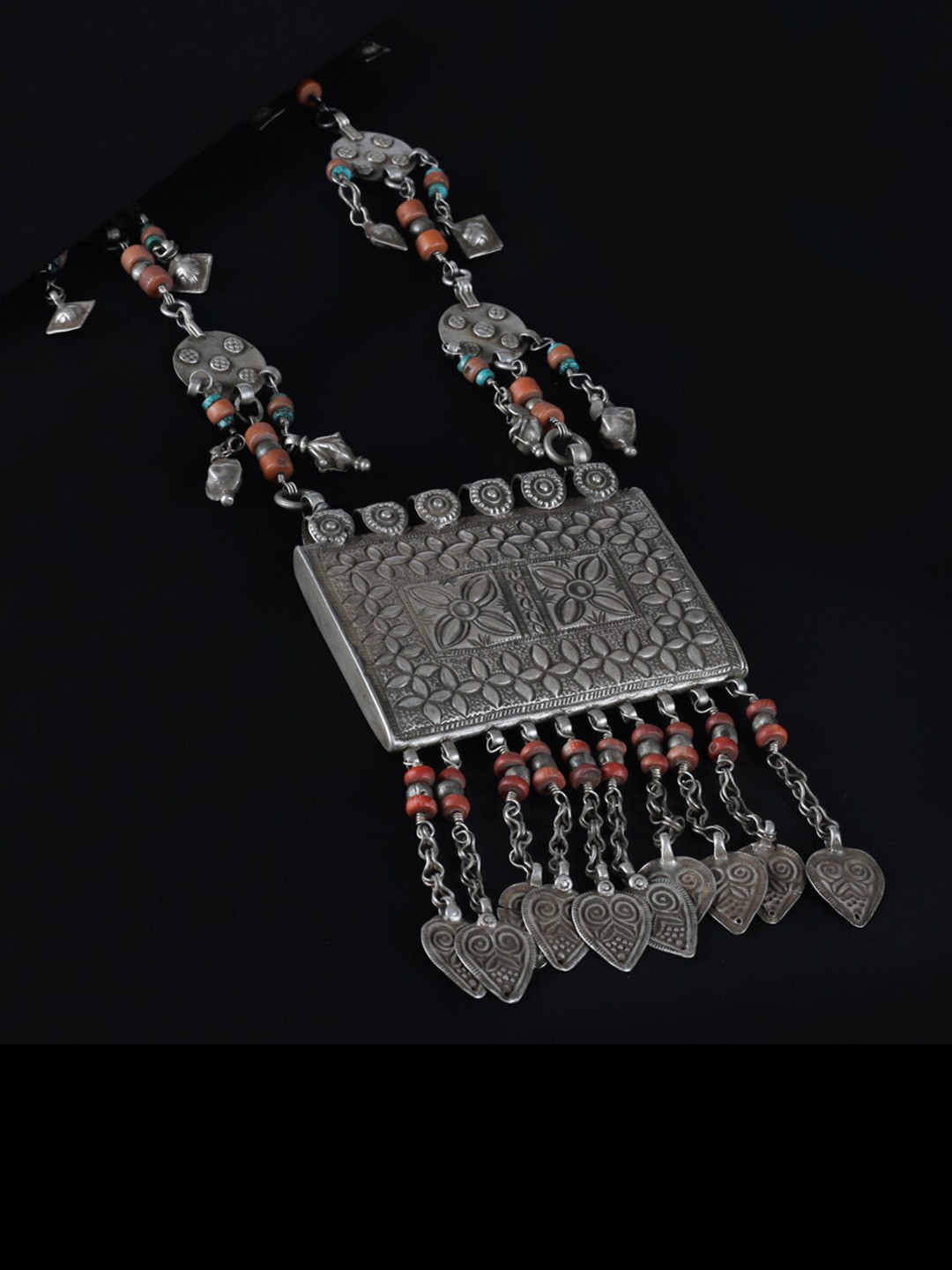 SANGEETA BOOCHRA Women Silver Necklace with Colored Beads
