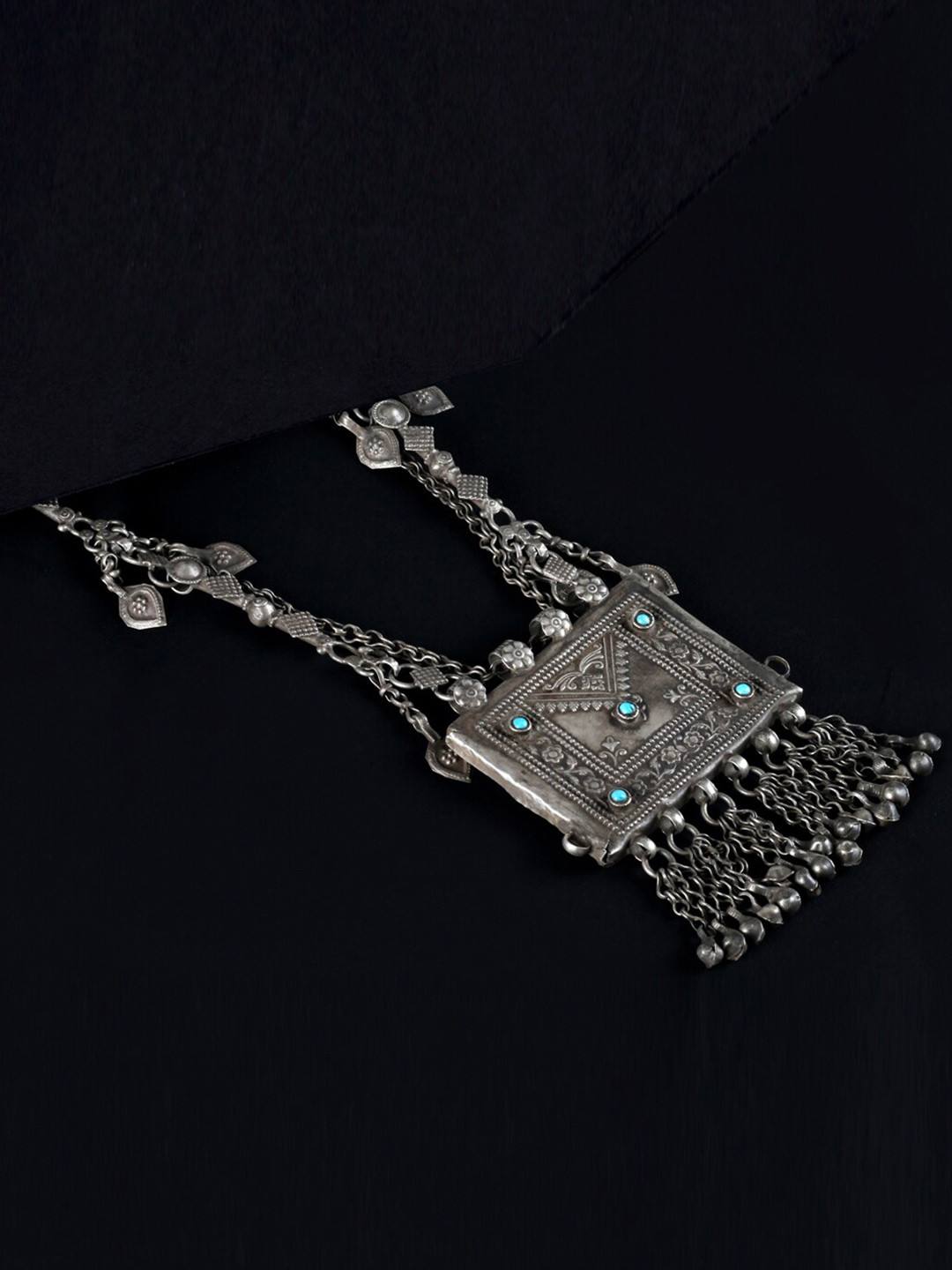 SANGEETA BOOCHRA Silver-Toned & Turquoise Blue Silver Oxidised Necklace