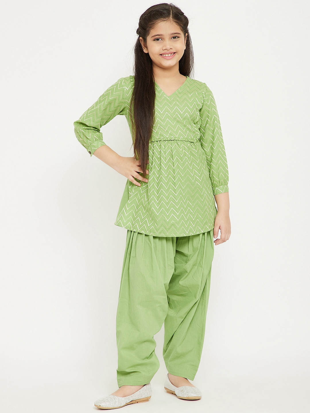 Stylo Bug Girls Green Floral Printed Gotta Patti Pure Cotton Kurta with Salwar