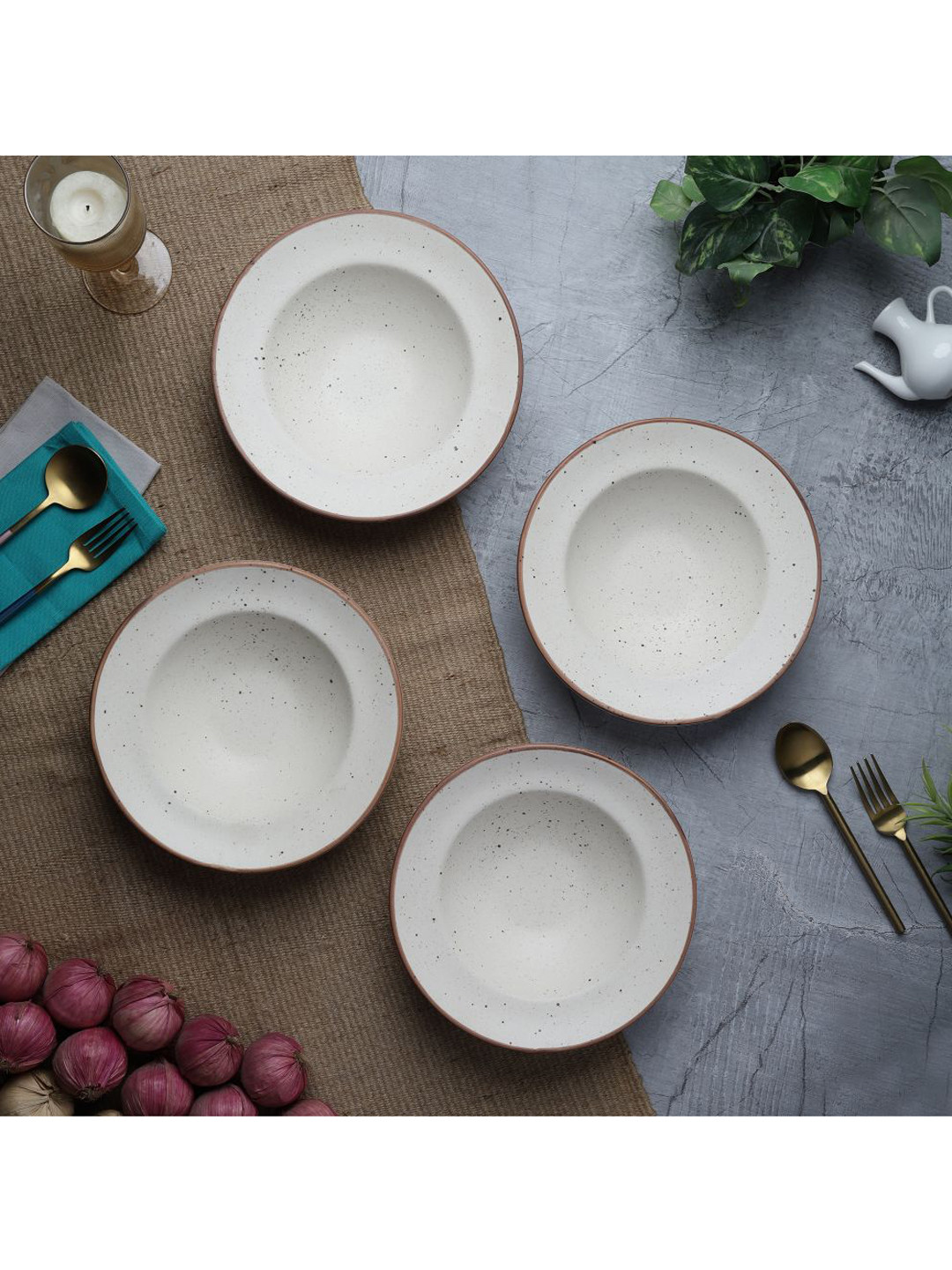 The Decor Mart Off White 4 Pieces Ceramic Matte Plates