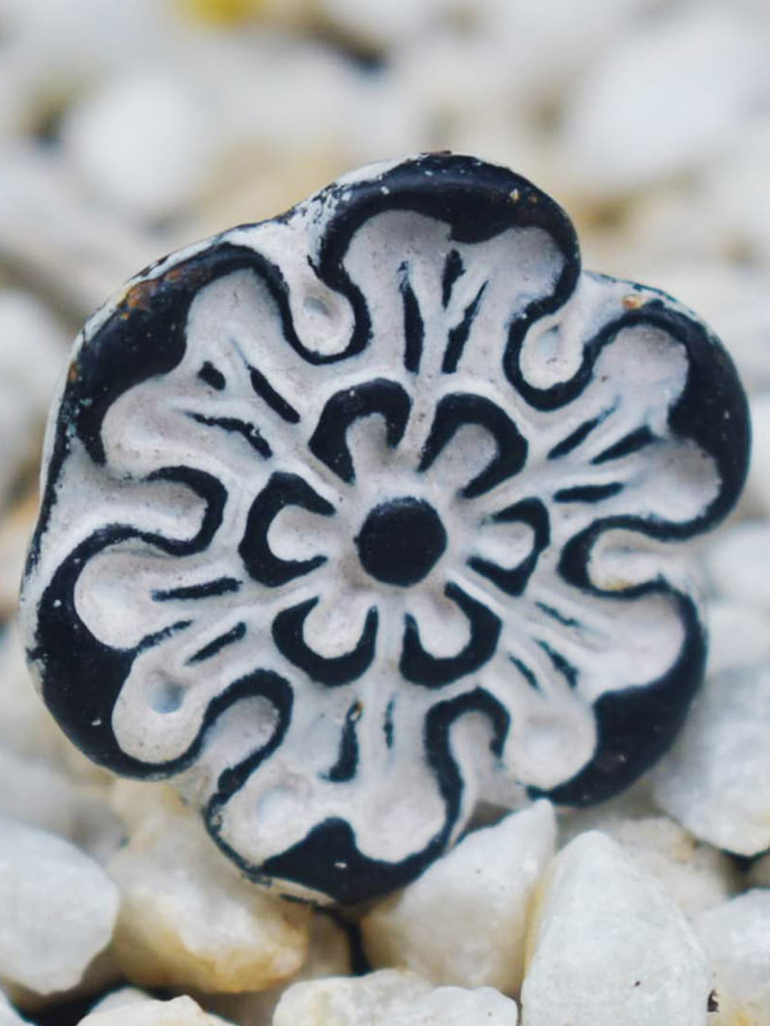 The Decor Mart Set Of 6 White Distress Metal Decorative Knobs