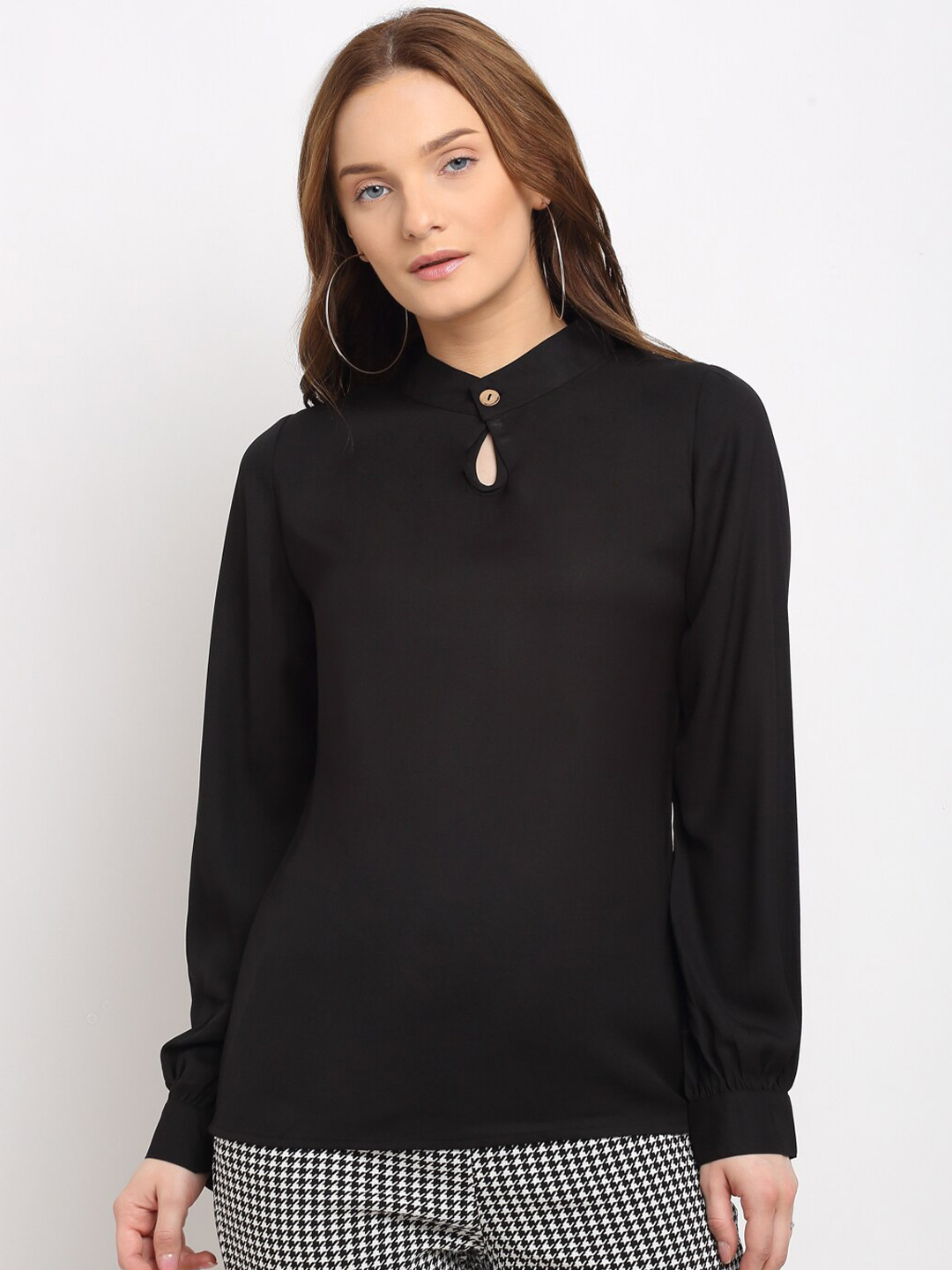 La Zoire Black Keyhole Neck Regular Top