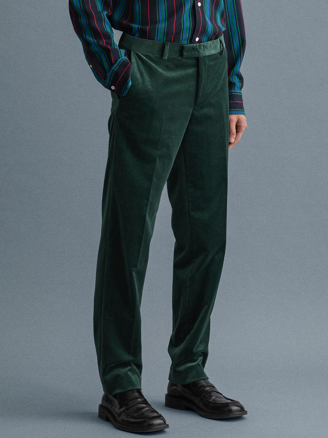 GANT Men Green Slim Fit Mid-Rise Plain Casual Flat-Front Trousers