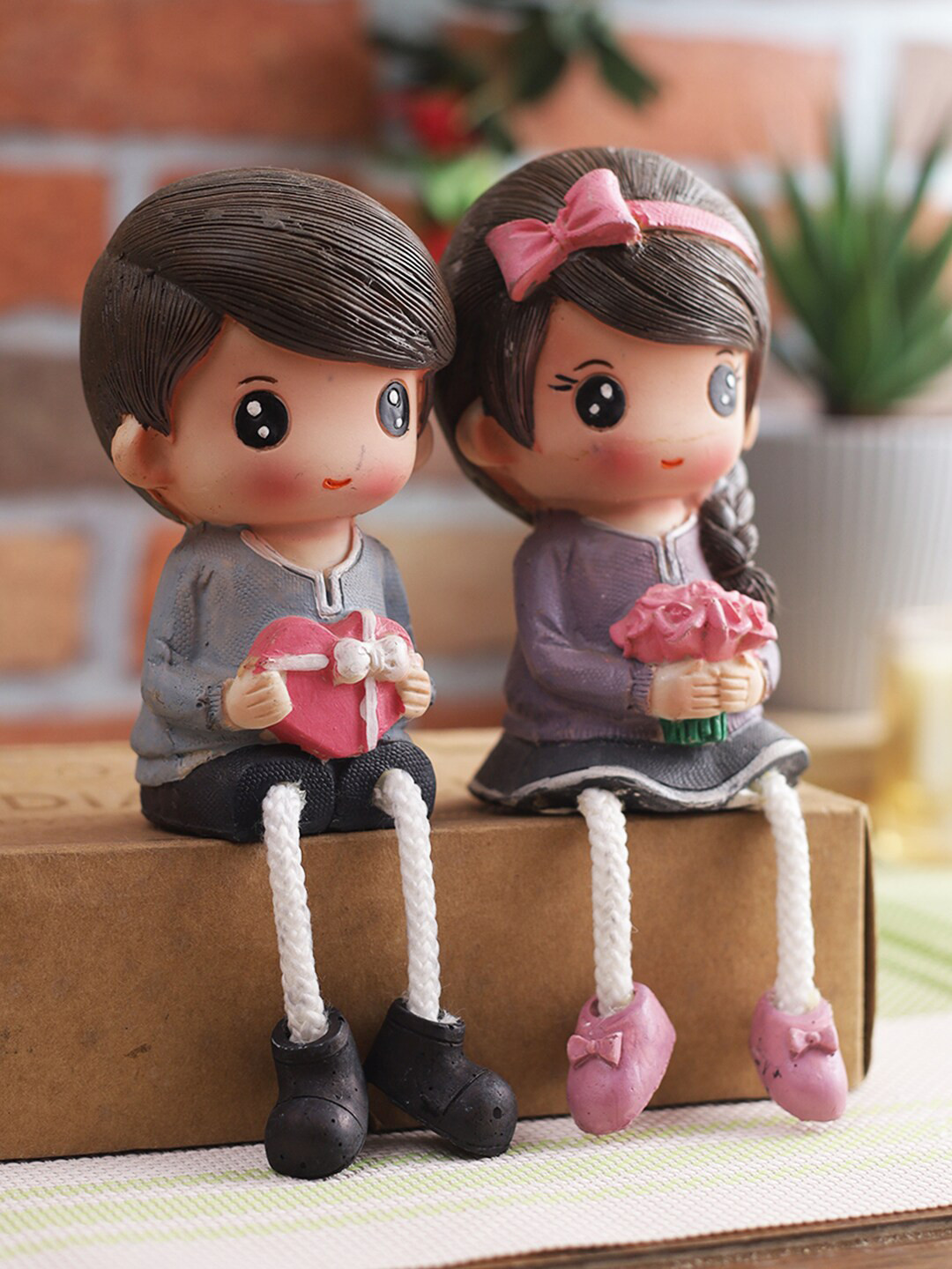 CraftVatika Romantic Love Couple Grey Resin Natural Living Room Set of 2 Small Showpieces - 4.5 Inches