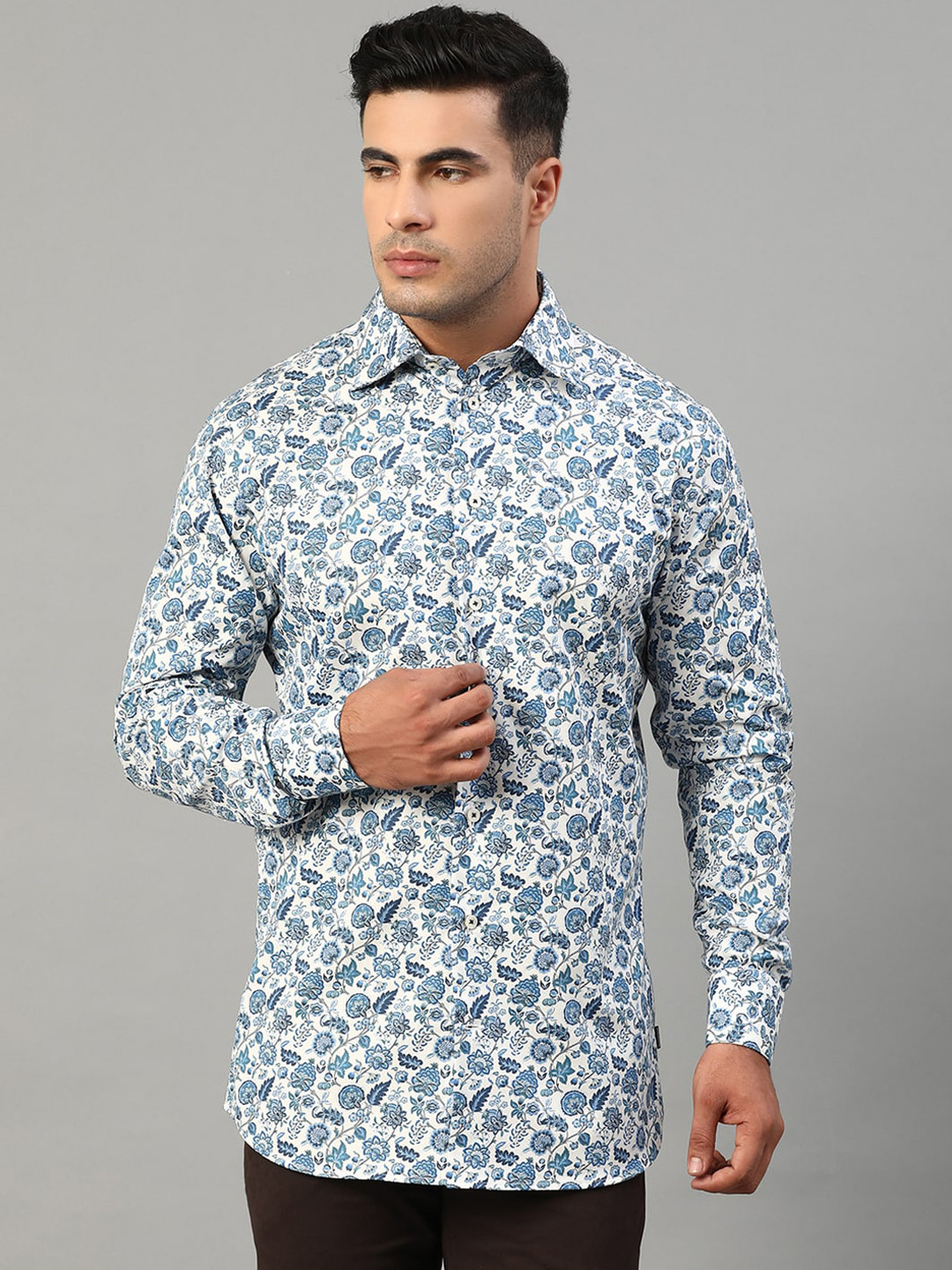 Matinique Men White & Blue Slim Fit Floral Printed Cotton Casual Shirt
