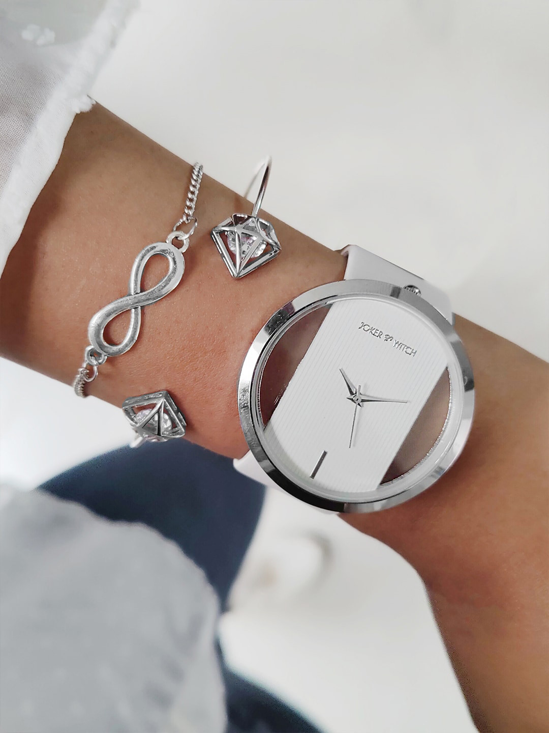 JOKER & WITCH Women White & Silver-Toned Olivia Watch Gift Set JWBS527
