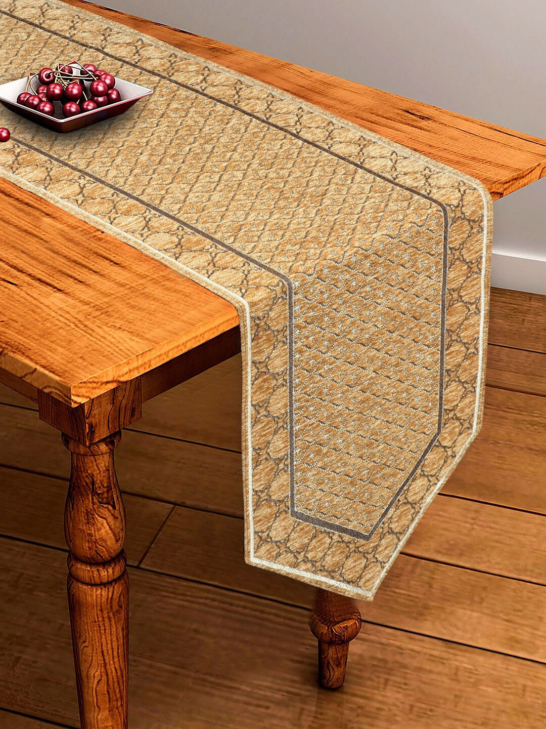 BELLA TRUE Cream-Coloured Embroidered Chennile Table Runner