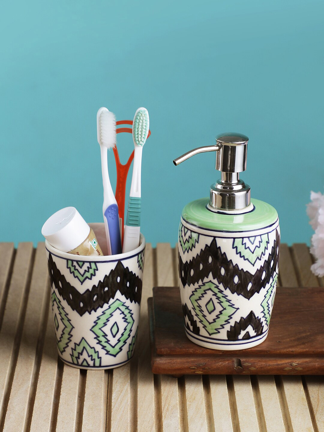 VarEesha Green & Black Aztec Printed Ceramic Bathroom Accessories Set