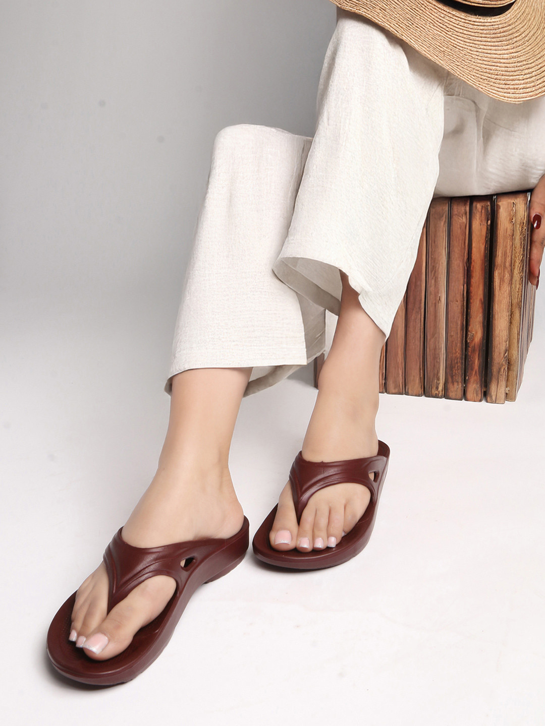 Carlton London Women Maroon Thong Flip-Flops