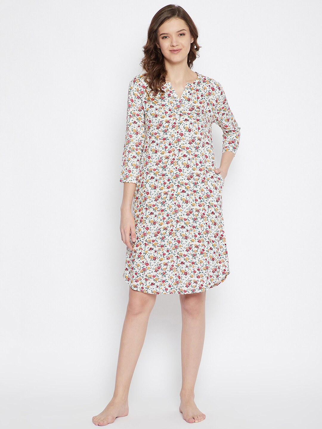 Hypernation Woman White Floral Printed Nightdress