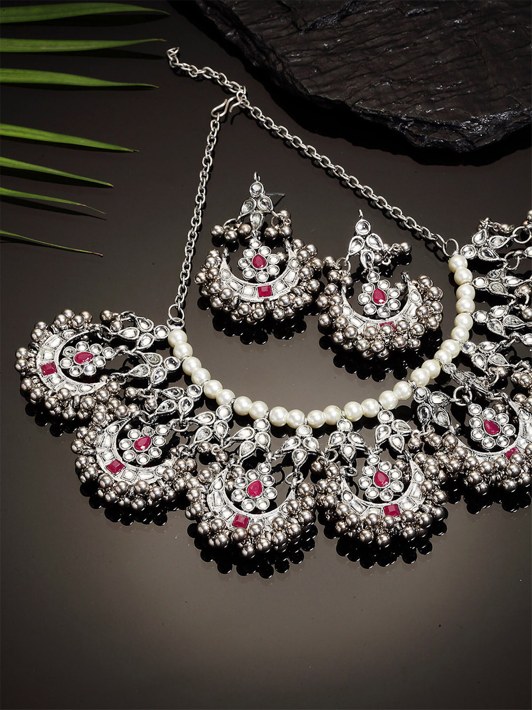 KARATCART Silver & Red Oxidised Kundan Studded Choker Necklace Set