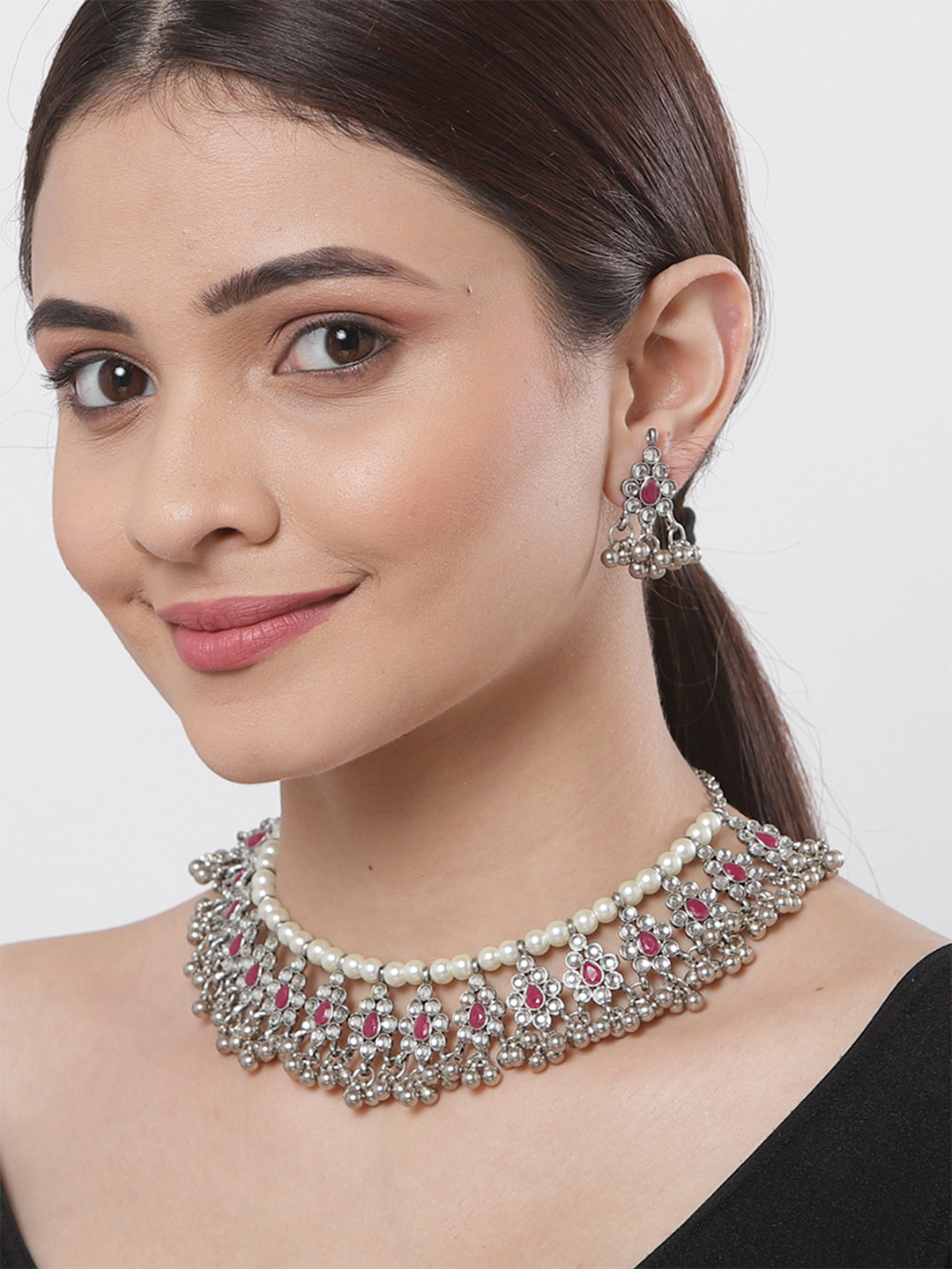 KARATCART Silver & Red Oxidised Kundan Studded Choker Necklace Set