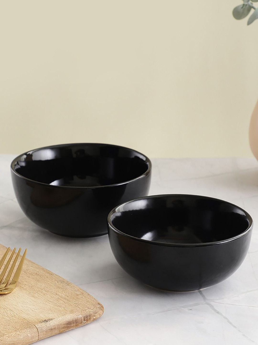 VarEesha Black 2 Pieces Handcrafted and Hand Painted Ceramic Glossy Bowls