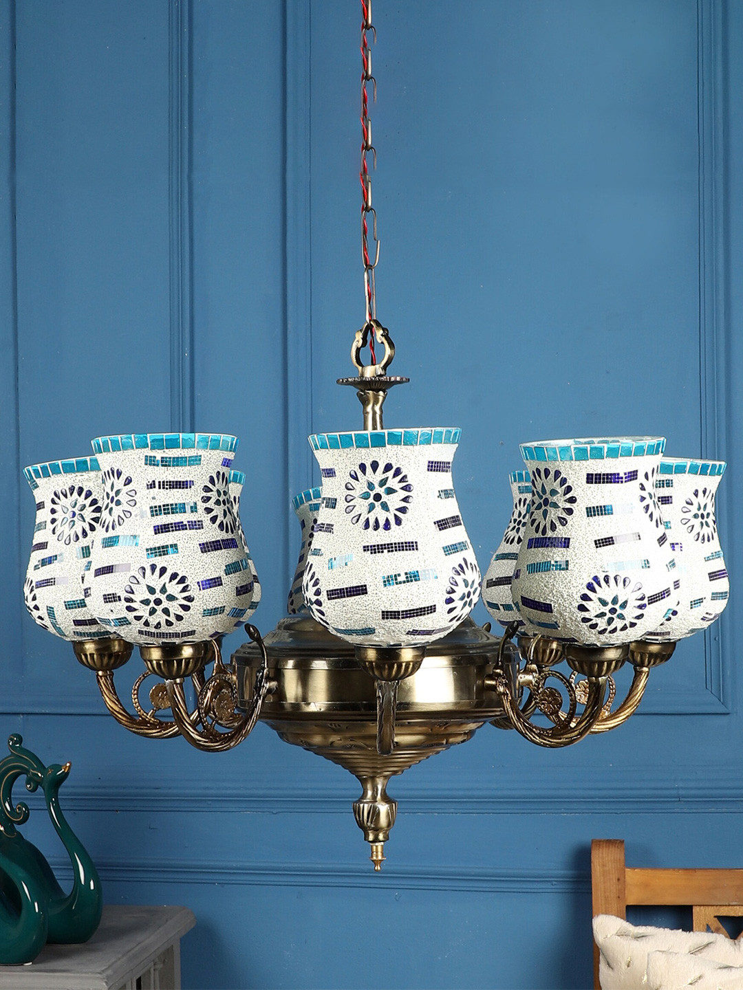 MFD HOME FURNISHING Gold-Toned & White Aluminium Traditional Cluster Light