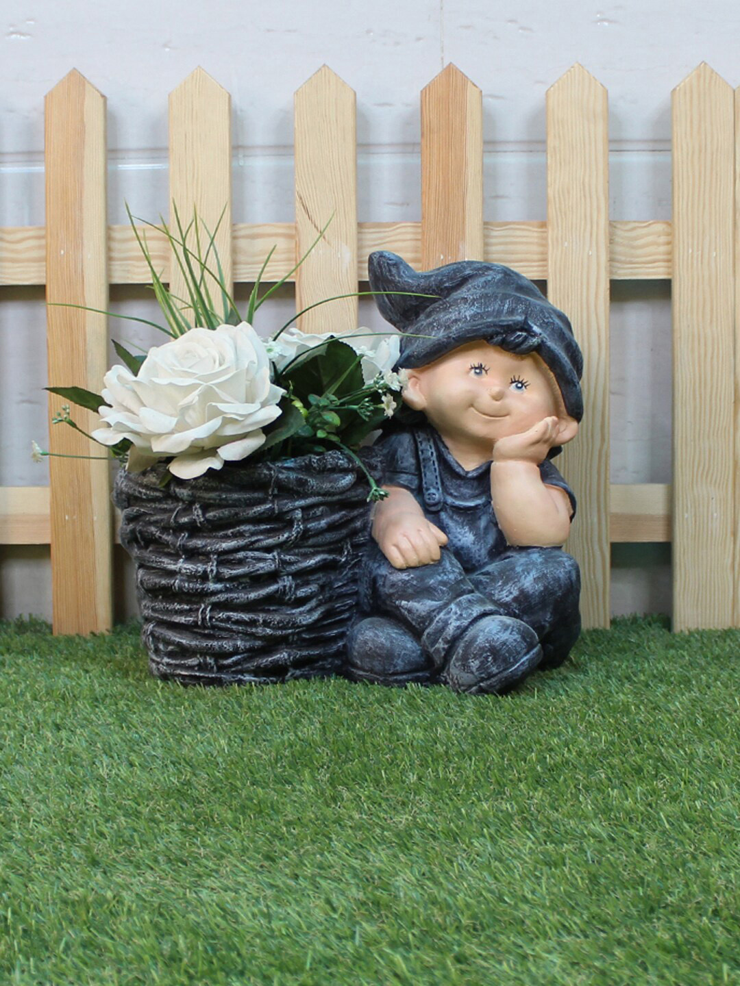 Wonderland Grey Resin Planter