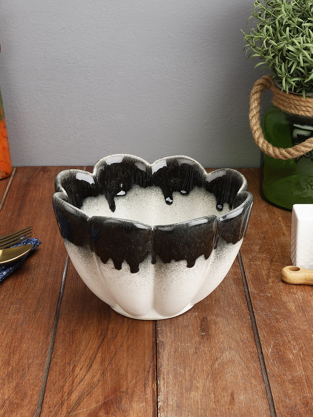MIAH Decor White & Black 1 Pieces Handcrafted Textured Ceramic Glossy Bowls