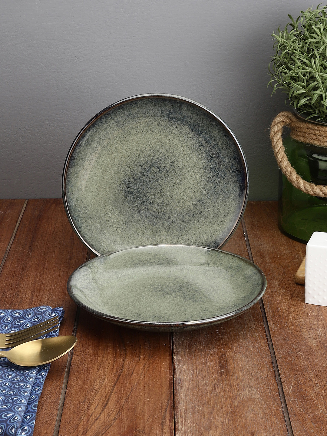 MIAH Decor Grey & Green 2 Pieces Handcrafted Textured Ceramic Glossy Plates