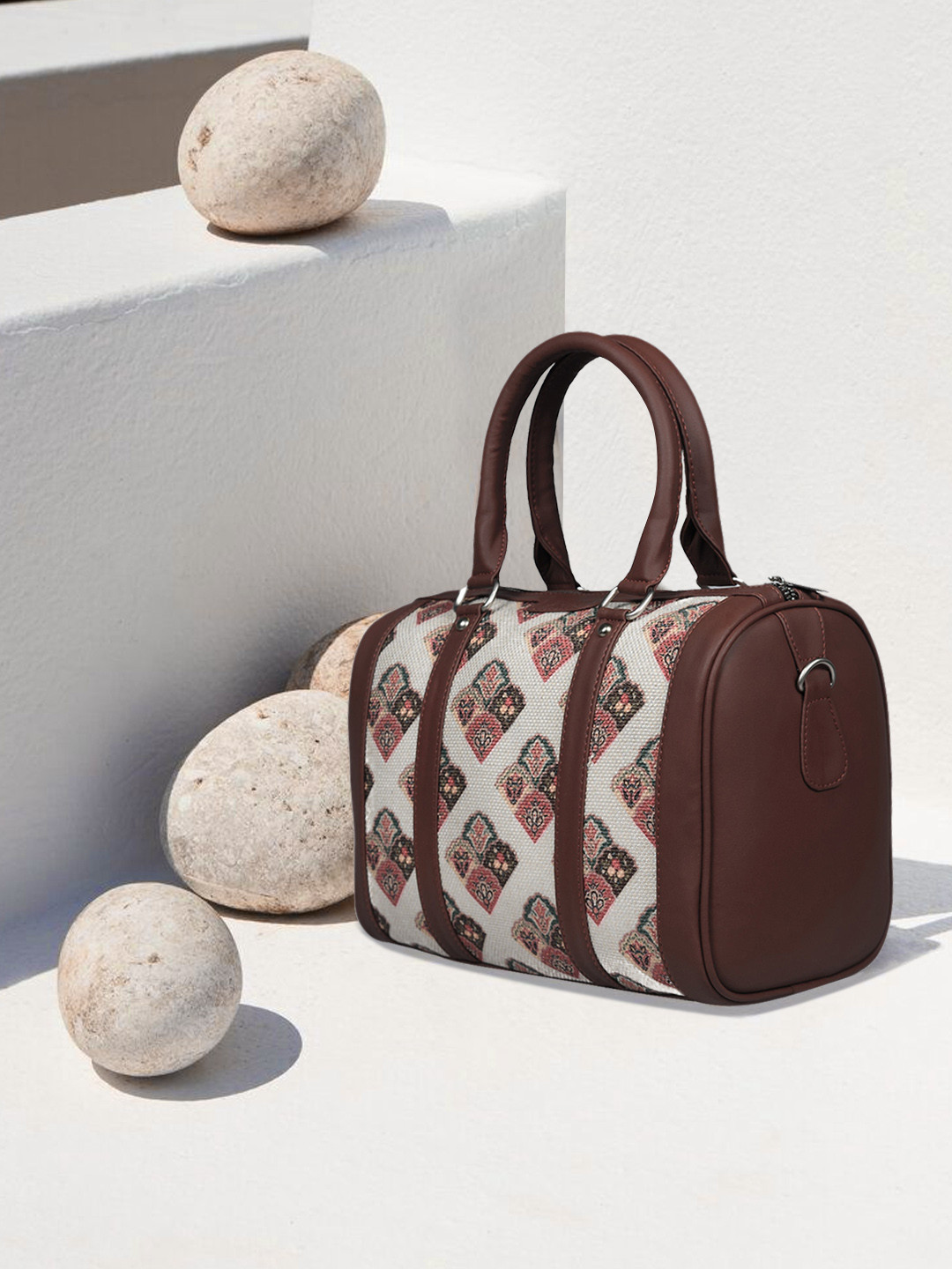 ZOUK Women Off White & Brown Seashell Motif Printed Handheld Bag