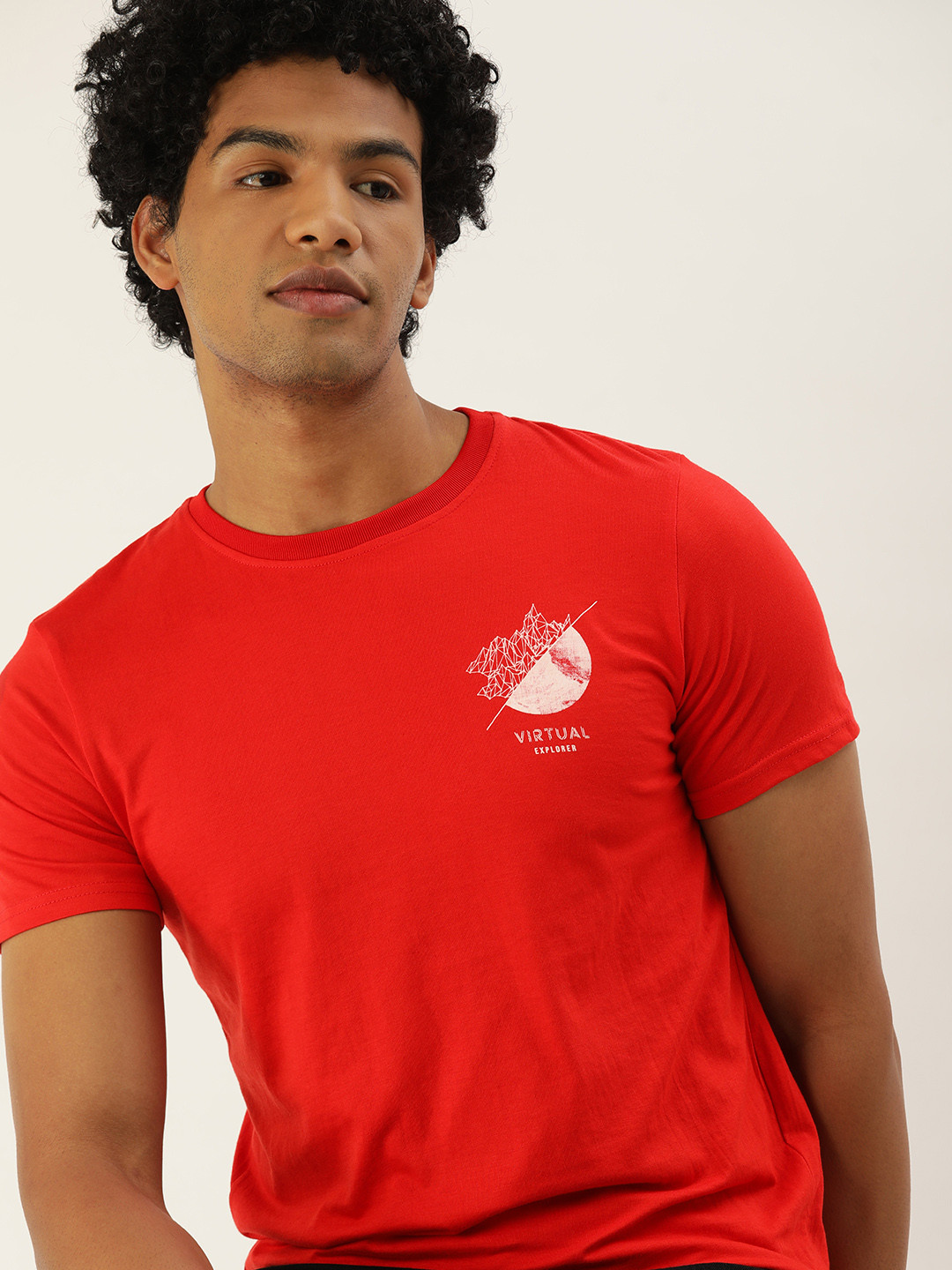 SINGLE Men Red Solid Round Neck Slim Fit T-shirt With White Graphic Pattern on Side