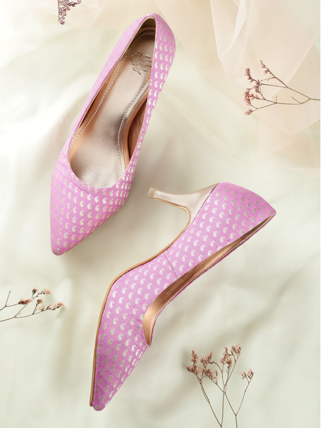 House of Pataudi Lavender & Gold-Toned Paisley Design Ethnic Pumps