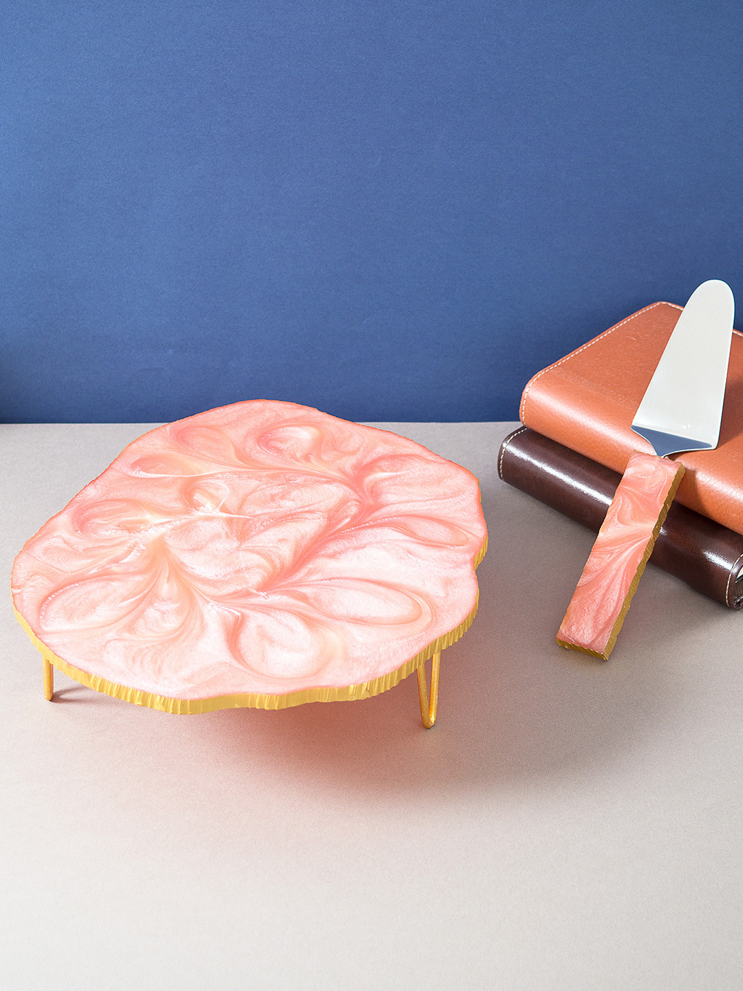 Golden Peacock Pink & Gold-Toned Textured Cake Stand With Cake Server