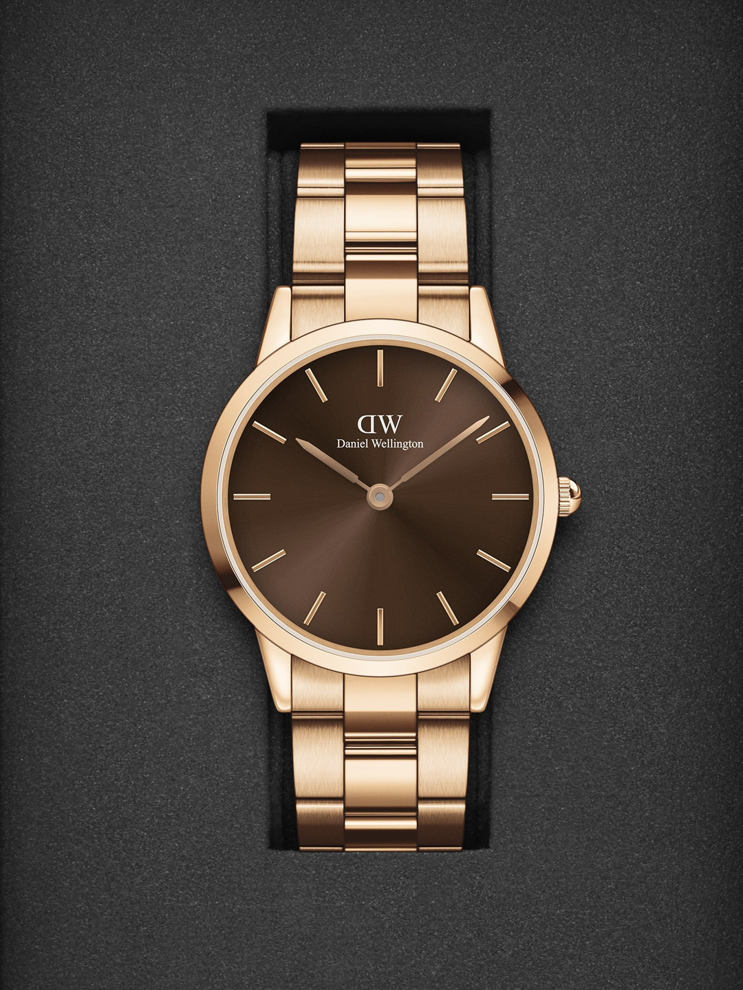 Daniel Wellington Men Iconic Link Amber Dial Brown 40 mm Analogue Watch DW00100460