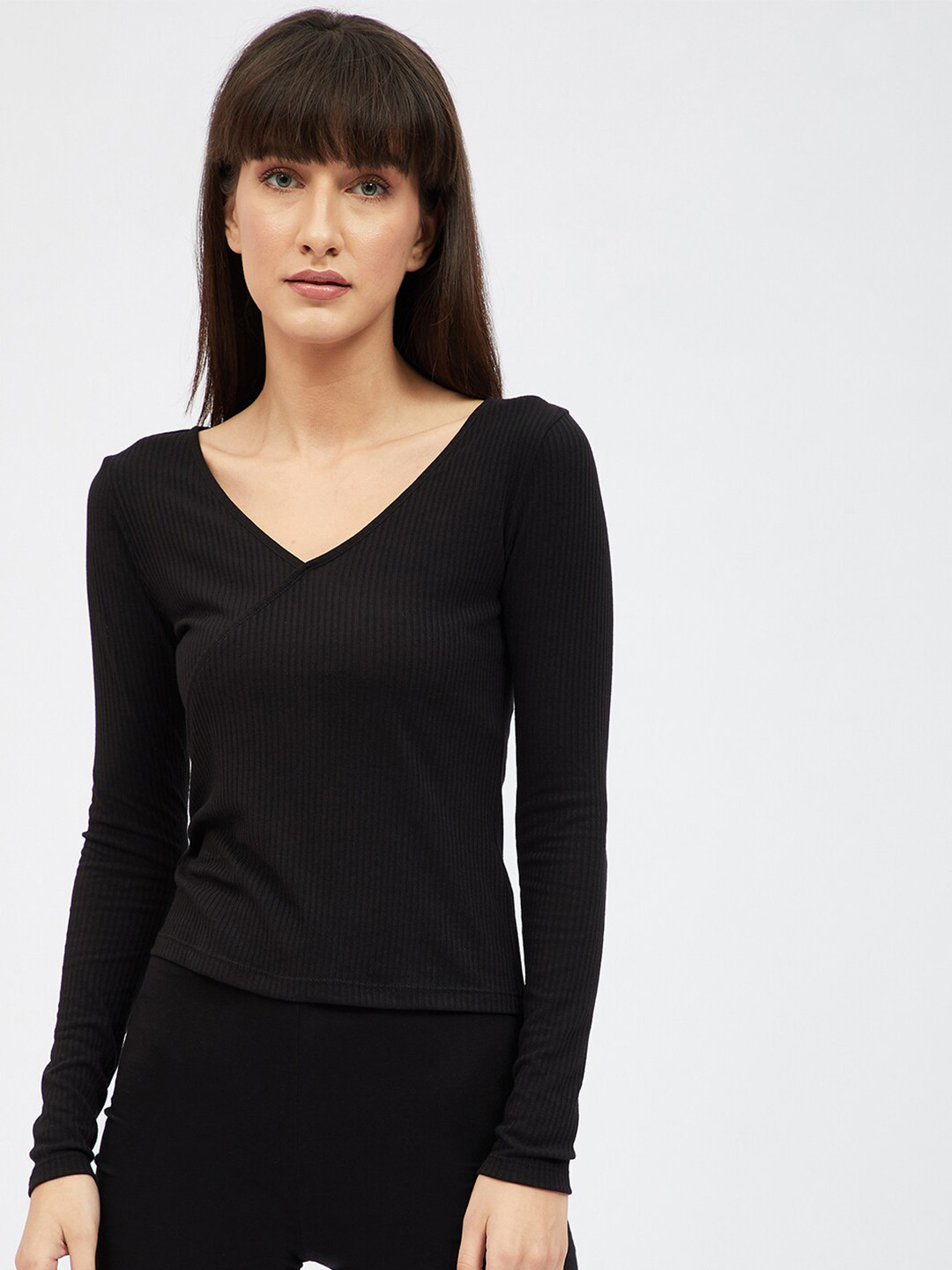 Harpa Black Solid Fitted V-Neck Top