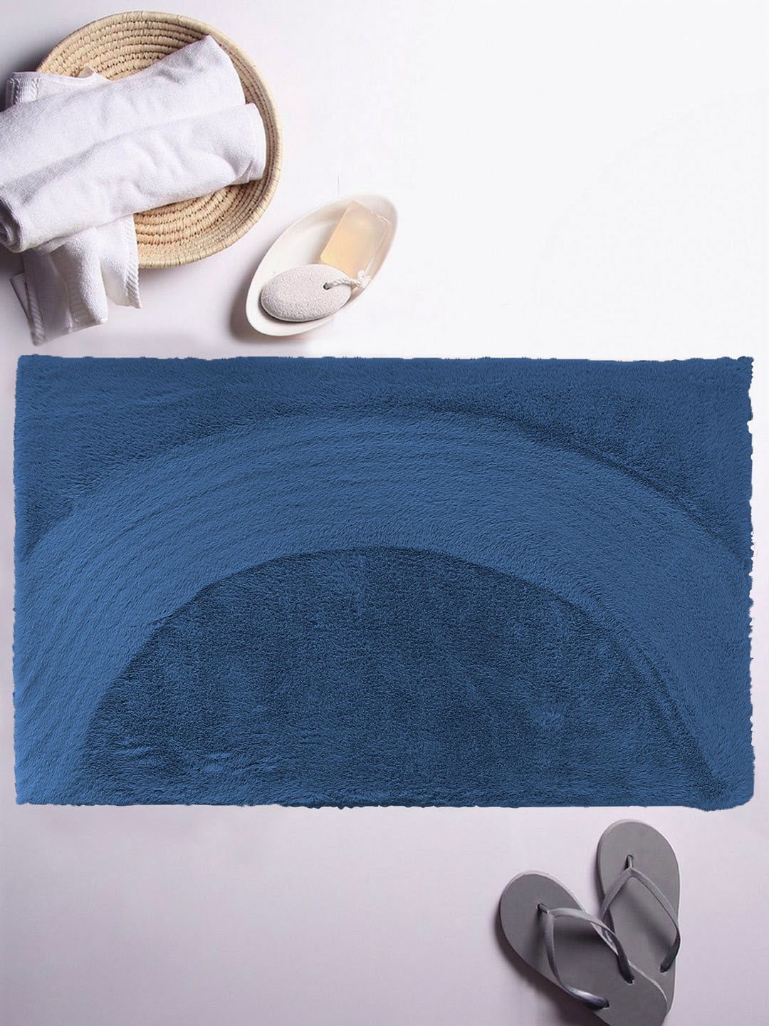 LUXEHOME INTERNATIONAL Blue Solid Bath Rug